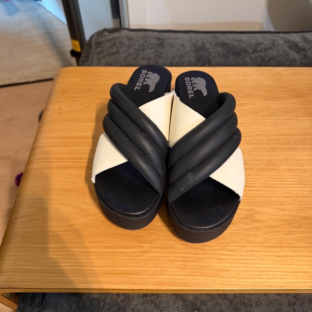 Sorel Cameron Flatform Puffy Sandal Black White Leather NL6039-010 Womens 8 EUC